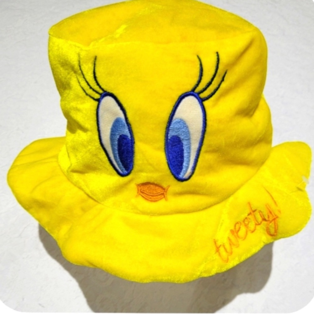 Tweety Bird bucket hat yellow soft fleece velvet velour Six Flags Looney Tunes